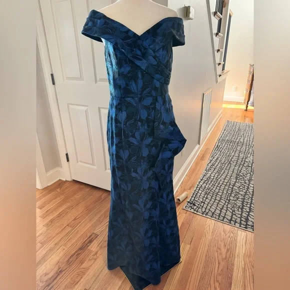 Elegant Blue Floral Off-Shoulder Dress - Picture 13 of 16